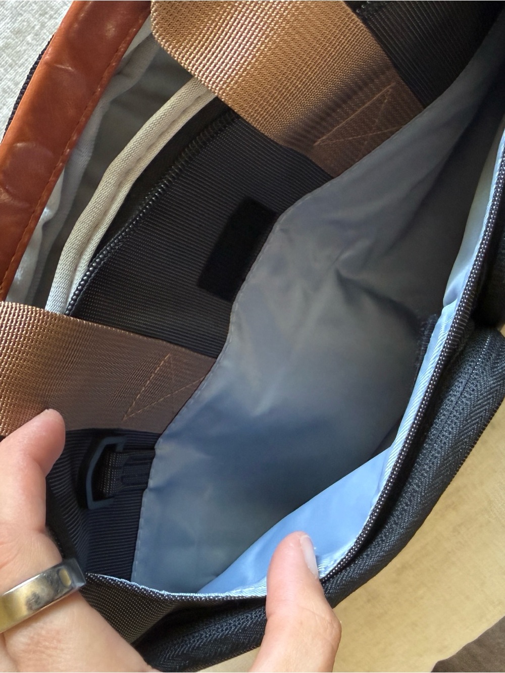 Lacdo Grey Laptop Bag - Picture 11 of 12